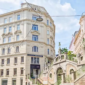 Mozart - Newly Renovated Гостевой дом